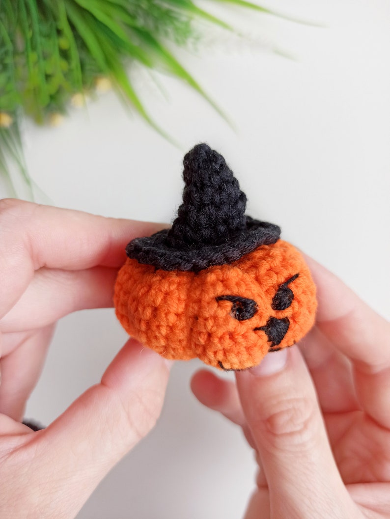 Crochet witch hat pattern, easy crochet Halloween keychain image 10