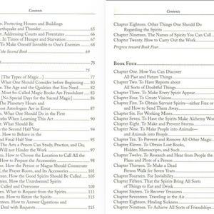 Puede incluir: P&aacute;gina de contenido de un libro, con cap&iacute;tulos y n&uacute;meros de p&aacute;gina. El texto negro est&aacute; sobre un fondo crema. El libro abierto muestra dos p&aacute;ginas con la tabla de contenido.