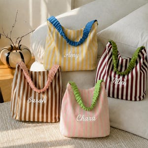Personalisierte gestreifte Tragetasche, Individuell gestickte Name Strandtasche, Brautjungfer Geschenk, Sommer-Schultertasche, Monogramm-Tasche, Geschenk für Sie