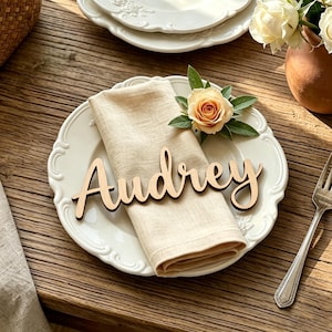 Tarjetas de mesa personalizadas con nombres en madera de abedul – Decoración de mesas para bodas y eventos