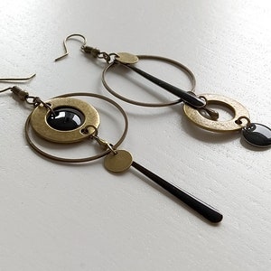 Pendientes asimétricos de bronce largo conector redondo de lentejuelas blancas o negras gota circular imagen 2