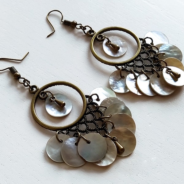 Boucles d'oreilles bronze chandelier grappe sequins nacre  gouttes