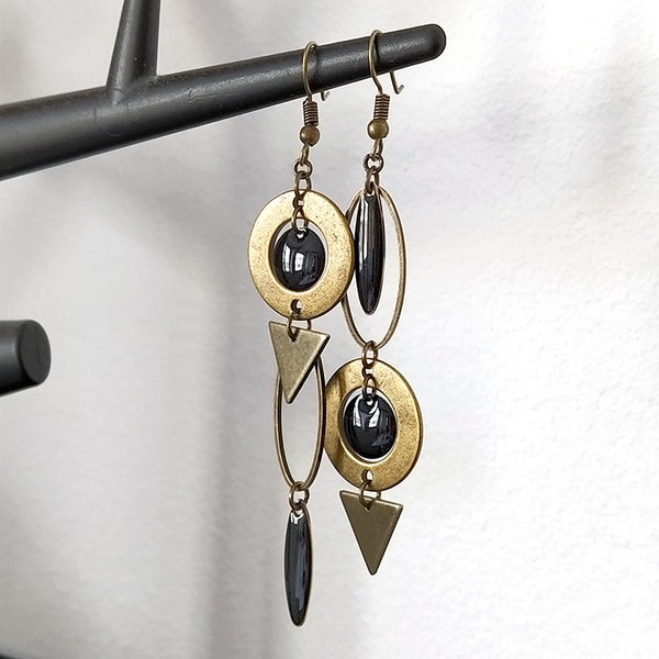 Boucles d'oreilles bronze asymétriques connecteur rond sequins navette et rond noirs ovale triangle