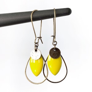 Yellow enamelled and bronze sequin earrings