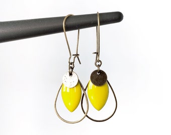 Boucles d'oreilles sequin jaune émaillé et bronze