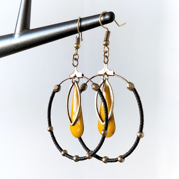 Boucles d'oreilles créole bronze 40 - perles miyuki noires mattes - gouttes moutardes