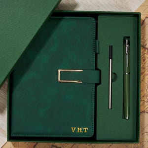 Gepersonaliseerde leren dagboek cadeauset, gegraveerde naam A5-notitieboek, gepersonaliseerd veganistisch leren notitieboekje met pen, cadeaus voor leraren, reisdagboek