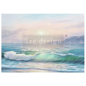 Peut inclure: Une peinture représentant un paysage marin avec un ciel bleu vif et une vague turquoise qui se brise sur le rivage. Le soleil se couche au loin, projetant une lueur chaude sur l'eau. Le texte "re.design with prima diy simplified" est visible dans le centre inférieur de l'image.