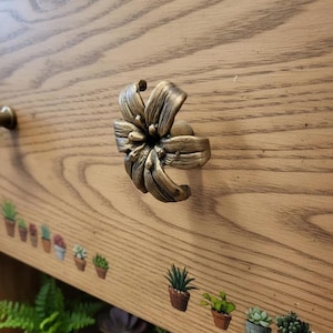 Brass Lily Flower Cabinet Knob, Antique Bronze Floral Drawer Pull, Vintage Botanical Wardrobe Cupboard Handle, Plant Lover Gift, Size 2.1"