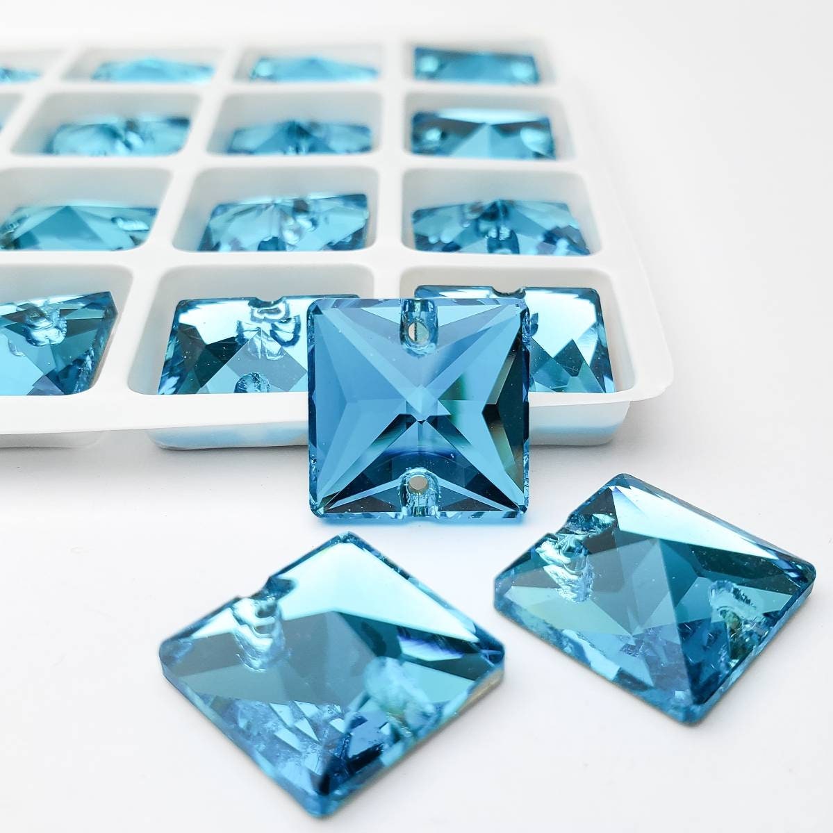 Blue Aquamarine Rhinestone Sheet with Blue Aquamarine Crystal, Blue  Aquamarine Rhinestone Fabric