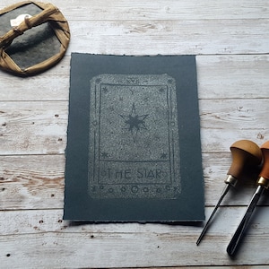 Stampa di carte dei Tarocchi stellari, stampa a blocchi, arte stampata a mano, stampa in rilievo, stampa di costellazioni, arredamento gotico, arredamento strega, stampa celeste