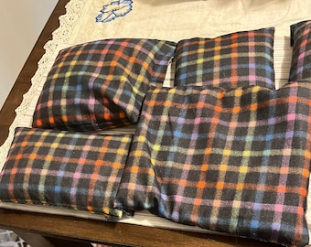 Cozy Multi-Color Plaid Heating Pad - Relaxation and Warmth in Style