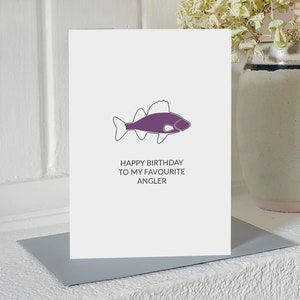 Tarjeta de cumpleaños para pescadores: "Feliz cumpleaños a mi pescador favorito". Tarjeta para pescadores y pescadoras con una perca, diseñada y fabricada en Escocia