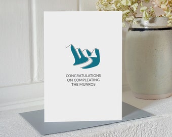 Tarjeta de recolección de Munro: "Felicitaciones por completar el Munro". Diseñada e impresa en Escocia en cartulina reciclada con película sin plástico