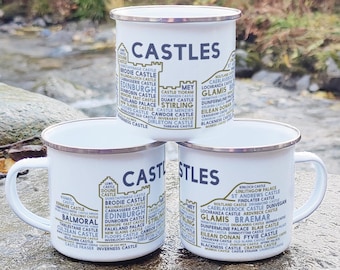 Taza esmaltada con diseño de castillos: regalo para amantes de la historia, diseñada e impresa en Escocia.