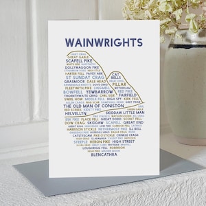 Carte de voeux Wainwrights pour les marcheurs et les campeurs, représentant les sommets de la région des lacs. Conçu et imprimé au Royaume-Uni sur du carton recyclé
