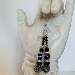 Dangle earrings - glamorous black and silver earrings