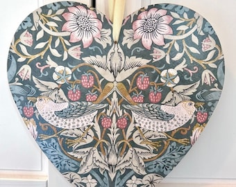 Grande cuore in legno, cuore d'amore in legno da appendere, regali William Morris, Strawberry Thief ardesia/rosa