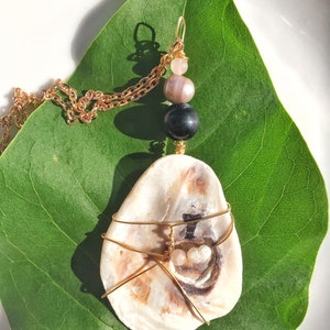 shell wire wrapped Gold chain pearl necklace