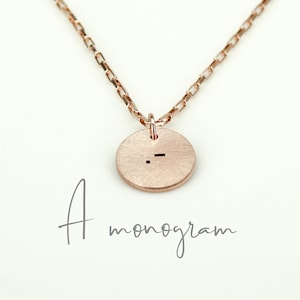 Collar con monograma circular en código MORSE en oro rosa, collar con disco de oro rosa en plata de ley, collar personalizado grabado