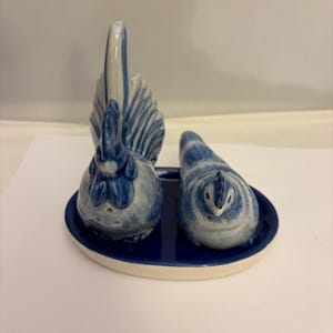 Delft Blå & Vita Kyckling- och Kockkanna Salt- och Pepparkrukor