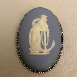 Wedgewood brooch - Etsy 日本