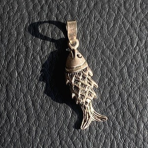 Collana di pesci mobili in argento sterling 925, collana di pesci di salmone articolata, ciondolo di pesci d&#39;argento 3D, collana amante del mare, regalo per gli amanti dei pesci