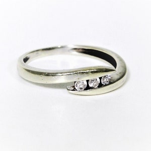 9ct 9k Weißgold Zirkonia Ring Größe 4 1/2 - i