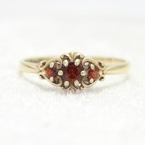 Vintage 9ct 9k Gold Garnet Trilogy Ring Size 6 1/4 - M