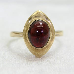 9ct 9k Gold Vintage Garnet Cabochon Ring Size 7 3/4 - P