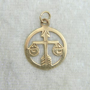 9ct 9k Yellow Gold Vintage Libra Zodiac Charm
