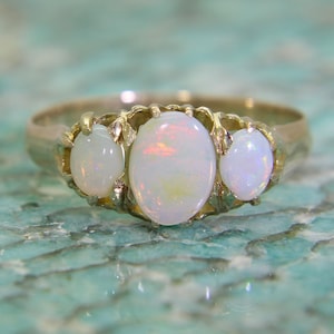 9ct 9k Gold Edwardian Opal Trilogy Ring Size 6 1/4 - M