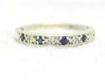 Anillo de media eternidad de oro blanco de 9 quilates (9k) con zafiro y diamantes, talla 5 1/4 - K