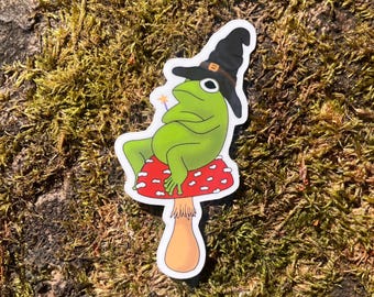 Sticker grenouille sorcière mignonne - Sticker vinyle Cottagecore champignon vénéneux, esthétique grenouille magique, sticker imperméable pour ordinateur portable, cadeau Witchcore