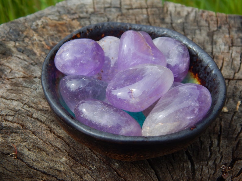 Tumbled Brazilian Amethyst Natural Healing Crystal M0M29R Metaphysical Gemstone 20-25mmX22-35mm 1 Piece