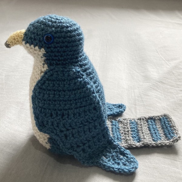 Peregrine falcon crochet pattern | US and UK terms