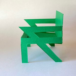 Silla de papel para figuras de acción.