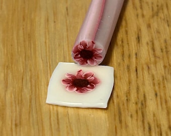 Kleine Blumencane aus rohem Polymer Clay, ziegelrot