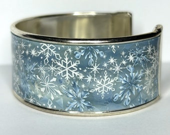 Eisblaues Schneeflocken Manschetten Armband