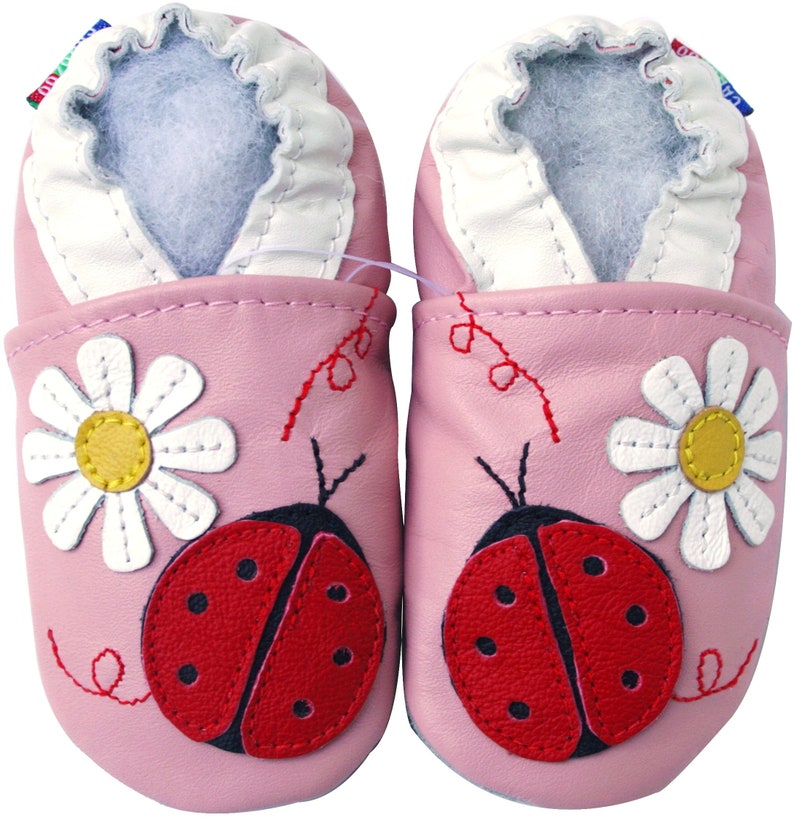 MEILLEURES VENTES Carozoo bébé semelle souple bébé enfant intérieur cuir chaussures pantoufles chaussettes butin fille garçon cuir cuir ladybug flower pink