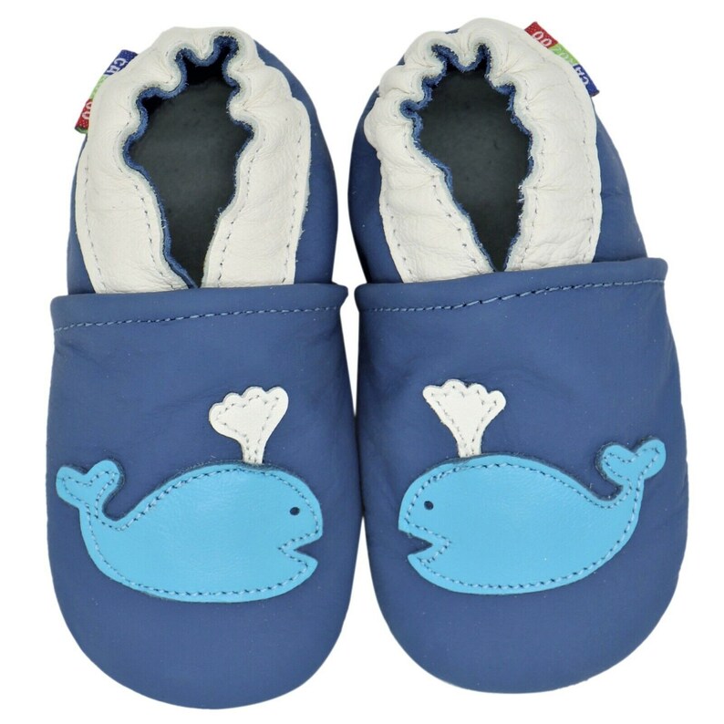 Carozoo chaussures en cuir à semelle souple pour tout-petits, pantoufles pour bébés filles et garçons, apprendre à marcher, animal mignon whale blue