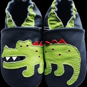 Carozoo zapatos de bebé de cuero con suela suave, zapatillas infantiles para niños y niñas crocodile dark blue