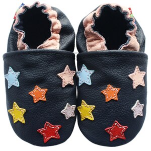 MEILLEURES VENTES Carozoo bébé semelle souple bébé enfant intérieur cuir chaussures pantoufles chaussettes butin fille garçon cuir cuir colorful star blue