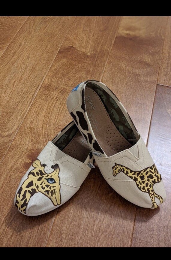 giraffe toms