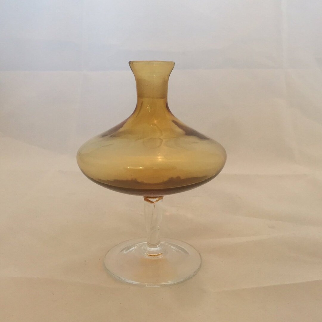Glen Barris Bud Vase - Lips main image 1