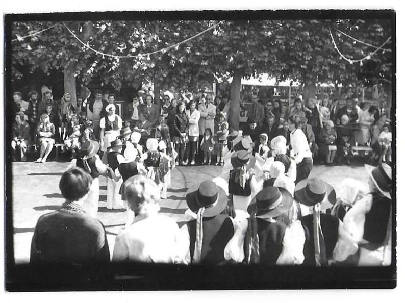 Seem To Be Dressed In Dutch National Costume Approx Size 3 5 X 2 5 Small Photo Of Children Dancing Art Collectibles Black White Colonialgolfhart Com Seem To Be Dressed In Dutch National Costume Approx Size 3 5 X 2 5 Small Photo Of Children Dancing Art Collectibles Black White Colonialgolfhart Com