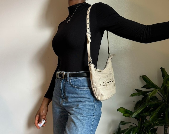 Vintage genuine leather crossbody/shoulder off white minis bag