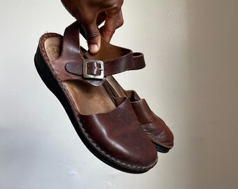 Vintage leather top buckles sandals