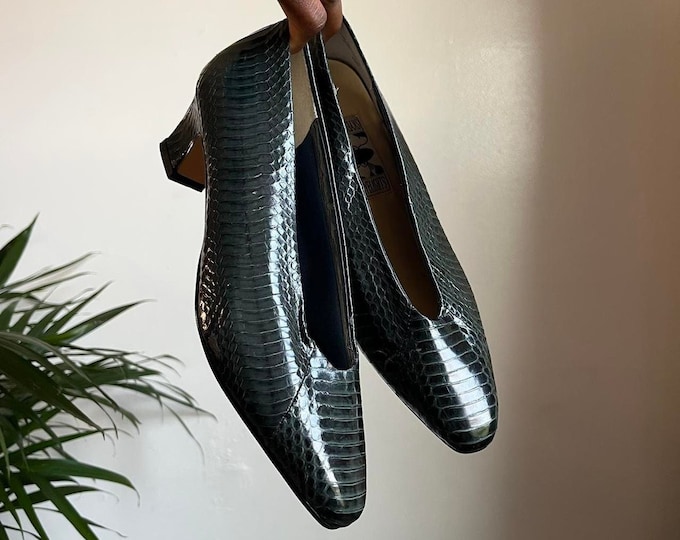 Vintage dard Green fine snakeskin handmade pumps
