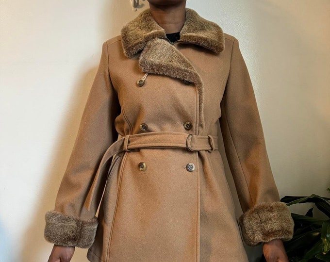 100% Wool Vintage peacoat Camel with faux fur trim